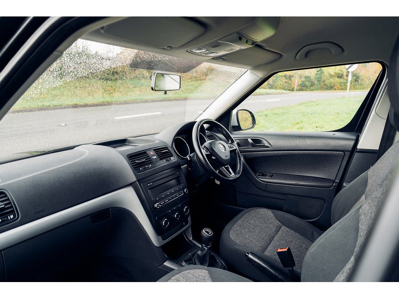 Skoda 2.0 TDI S Outdoor 5dr Diesel Manual 4WD Euro 5 (110 ps)