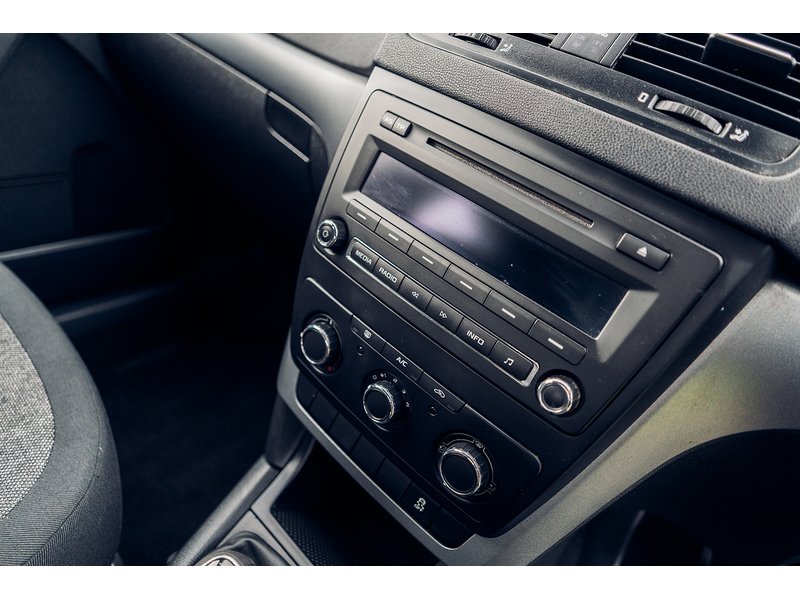 Skoda 2.0 TDI S Outdoor 5dr Diesel Manual 4WD Euro 5 (110 ps)