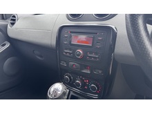 1.5 dCi Laureate SUV 5dr Diesel Manual Euro 5 (110 ps)