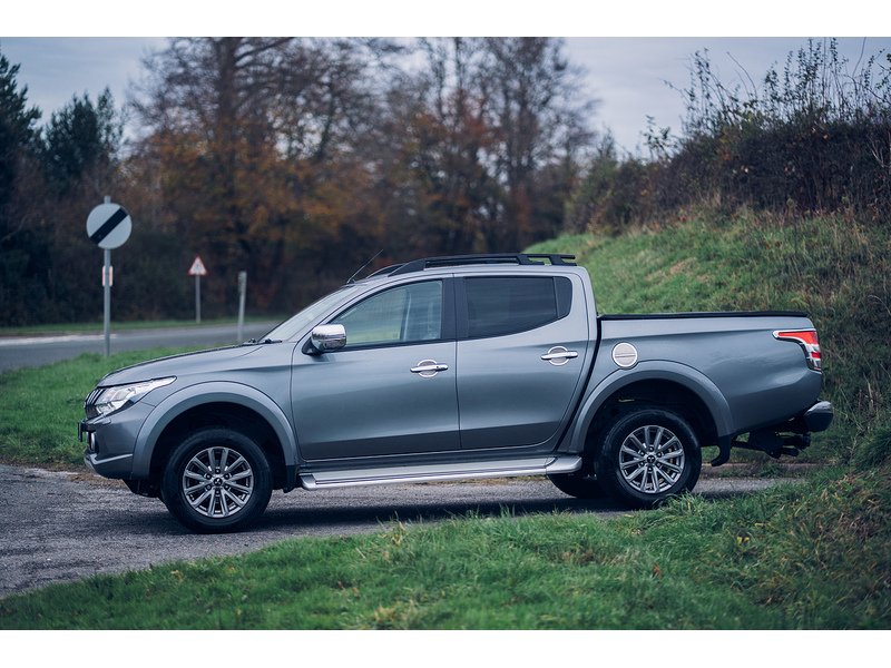 Mitsubishi 2.4 DI-D DC Barbarian Pickup Double Cab 4dr Diesel Auto 4WD Euro 6 (178 ps)