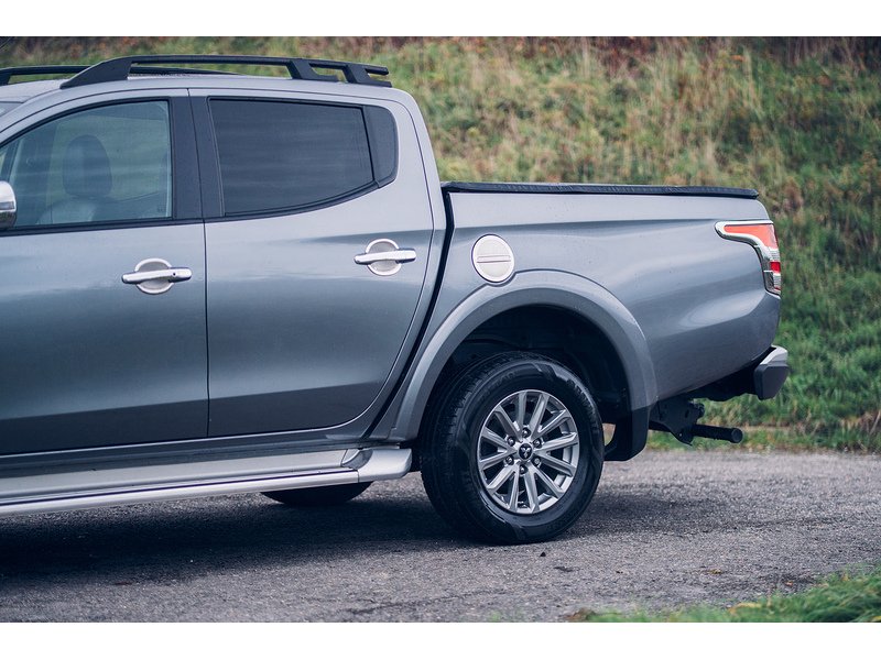 Mitsubishi 2.4 DI-D DC Barbarian Pickup Double Cab 4dr Diesel Auto 4WD Euro 6 (178 ps)