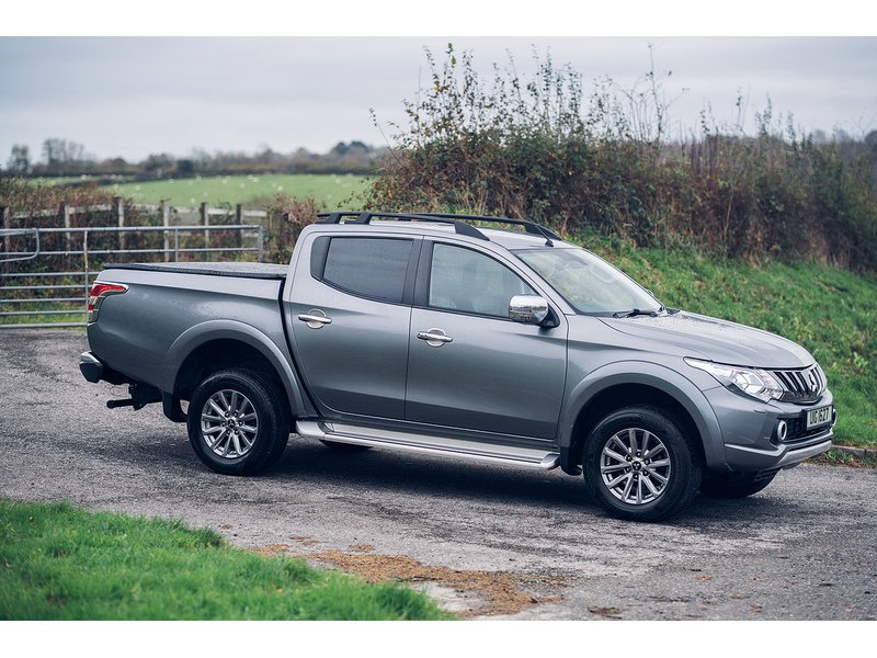 Mitsubishi 2.4 DI-D DC Barbarian Pickup Double Cab 4dr Diesel Auto 4WD Euro 6 (178 ps)