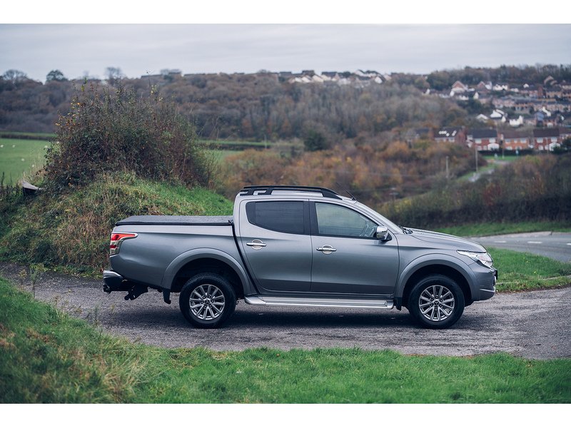 Mitsubishi 2.4 DI-D DC Barbarian Pickup Double Cab 4dr Diesel Auto 4WD Euro 6 (178 ps)