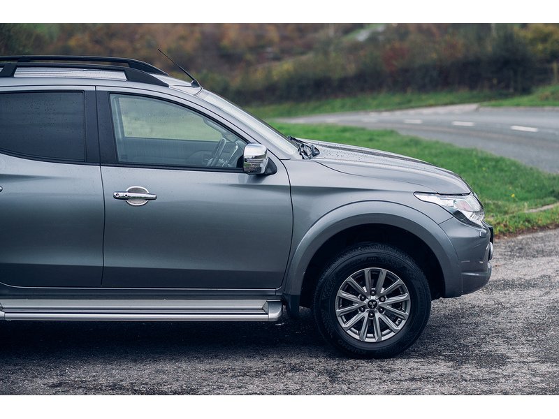 Mitsubishi 2.4 DI-D DC Barbarian Pickup Double Cab 4dr Diesel Auto 4WD Euro 6 (178 ps)