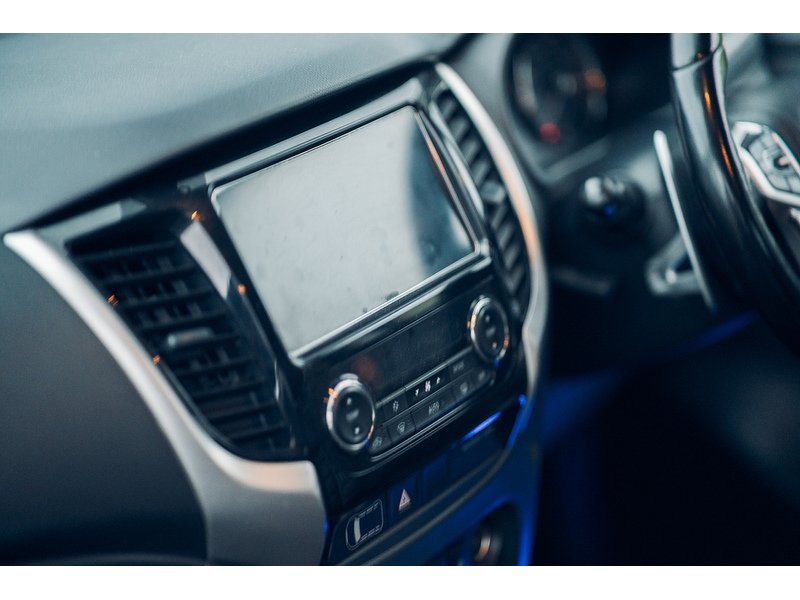 Mitsubishi 2.4 DI-D DC Barbarian Pickup Double Cab 4dr Diesel Auto 4WD Euro 6 (178 ps)