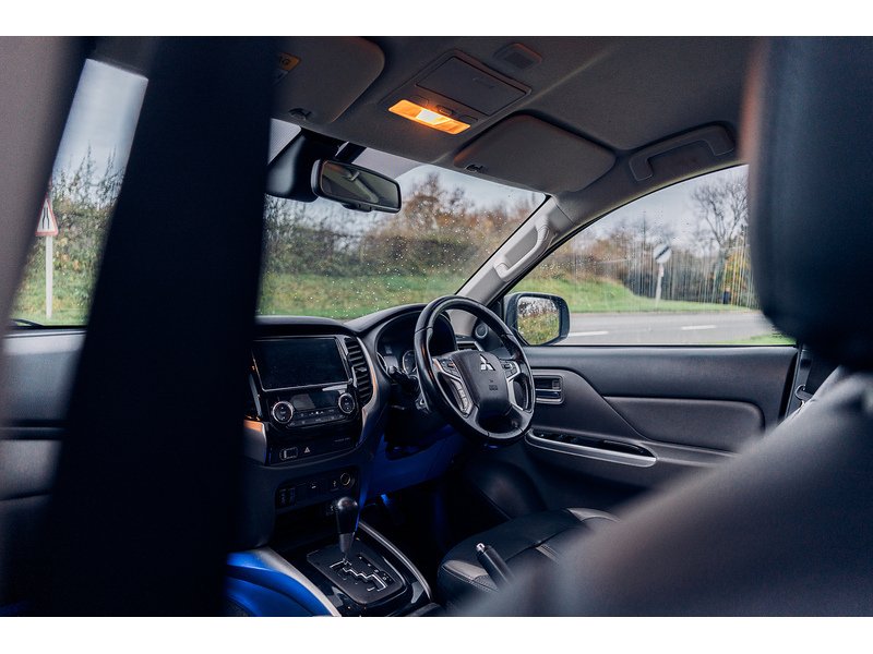 Mitsubishi 2.4 DI-D DC Barbarian Pickup Double Cab 4dr Diesel Auto 4WD Euro 6 (178 ps)