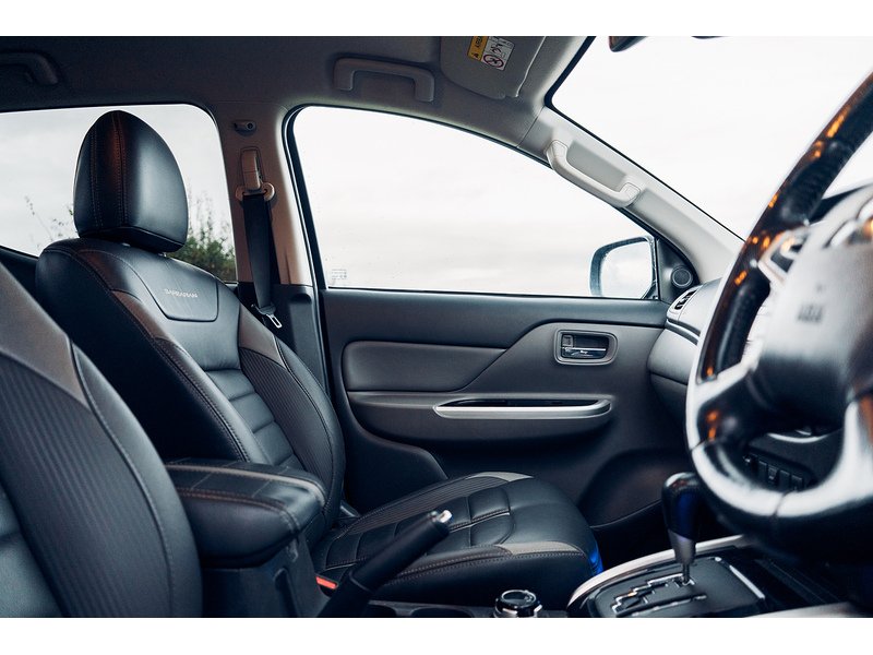 Mitsubishi 2.4 DI-D DC Barbarian Pickup Double Cab 4dr Diesel Auto 4WD Euro 6 (178 ps)