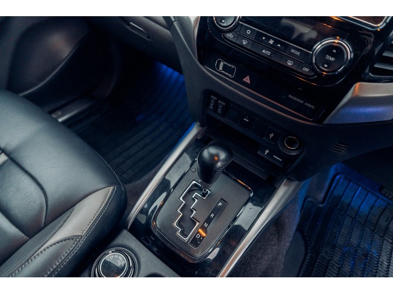 Mitsubishi 2.4 DI-D DC Barbarian Pickup Double Cab 4dr Diesel Auto 4WD Euro 6 (178 ps)