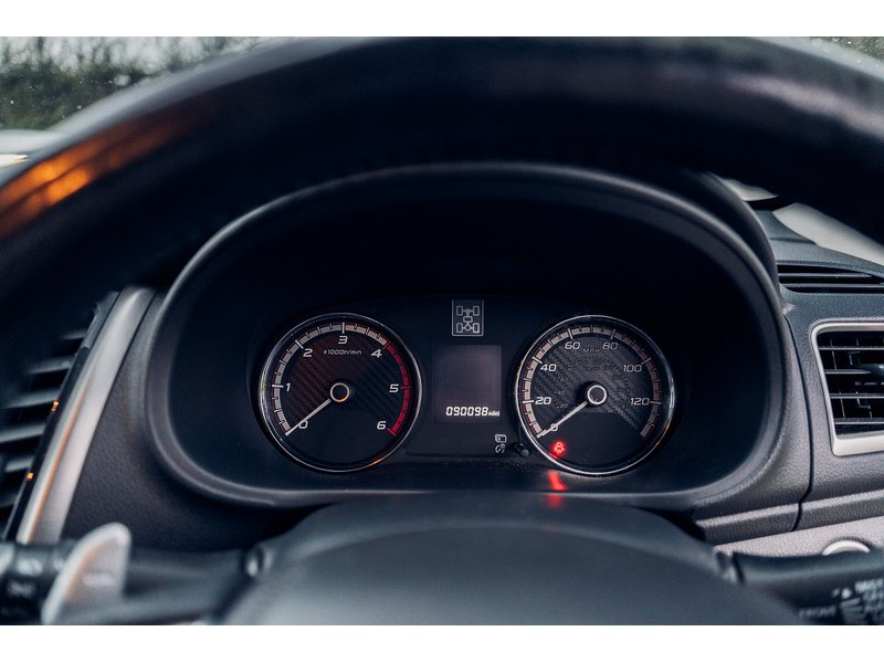 Mitsubishi 2.4 DI-D DC Barbarian Pickup Double Cab 4dr Diesel Auto 4WD Euro 6 (178 ps)