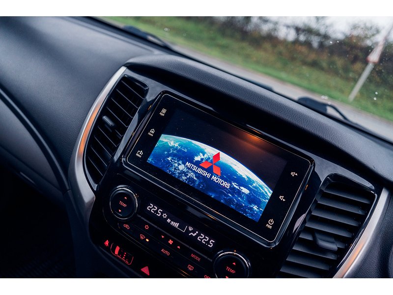 Mitsubishi 2.4 DI-D DC Barbarian Pickup Double Cab 4dr Diesel Auto 4WD Euro 6 (178 ps)