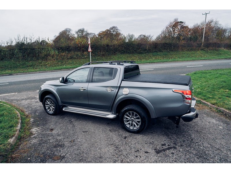 Mitsubishi 2.4 DI-D DC Barbarian Pickup Double Cab 4dr Diesel Auto 4WD Euro 6 (178 ps)
