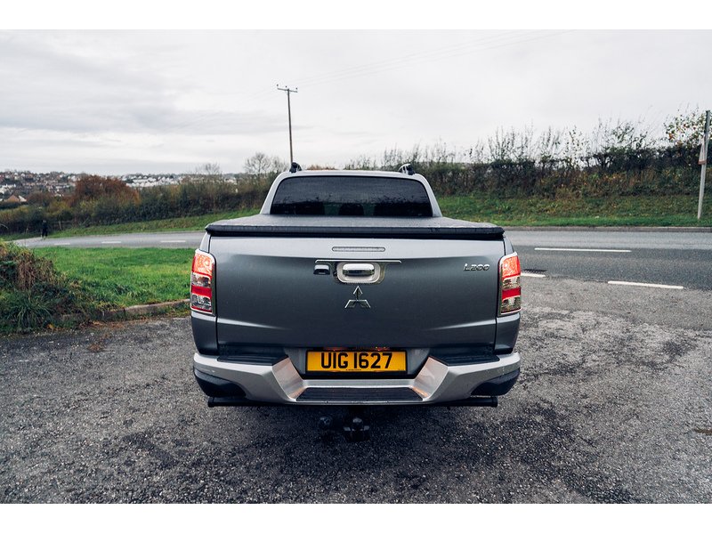 Mitsubishi 2.4 DI-D DC Barbarian Pickup Double Cab 4dr Diesel Auto 4WD Euro 6 (178 ps)