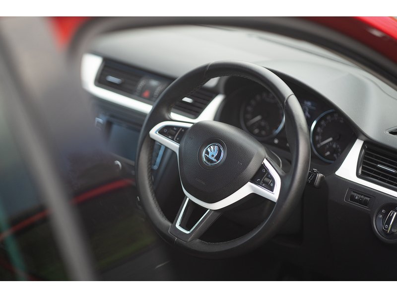 Skoda 1.6 TDI SE Sport Hatchback 5dr Diesel Manual Euro 5 (105 ps)