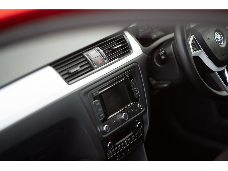 Skoda 1.6 TDI SE Sport Hatchback 5dr Diesel Manual Euro 5 (105 ps)