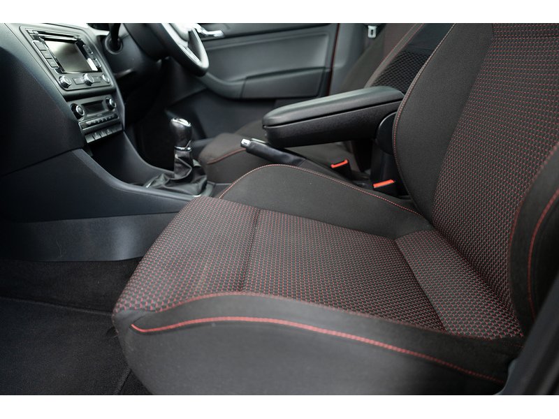 Skoda 1.6 TDI SE Sport Hatchback 5dr Diesel Manual Euro 5 (105 ps)