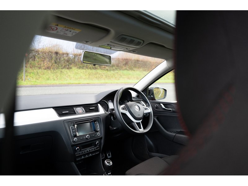 Skoda 1.6 TDI SE Sport Hatchback 5dr Diesel Manual Euro 5 (105 ps)