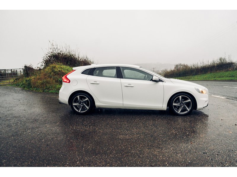 Volvo 1.6 D2 R-Design Hatchback 5dr Diesel Manual Euro 5 (s/s) (115 ps)