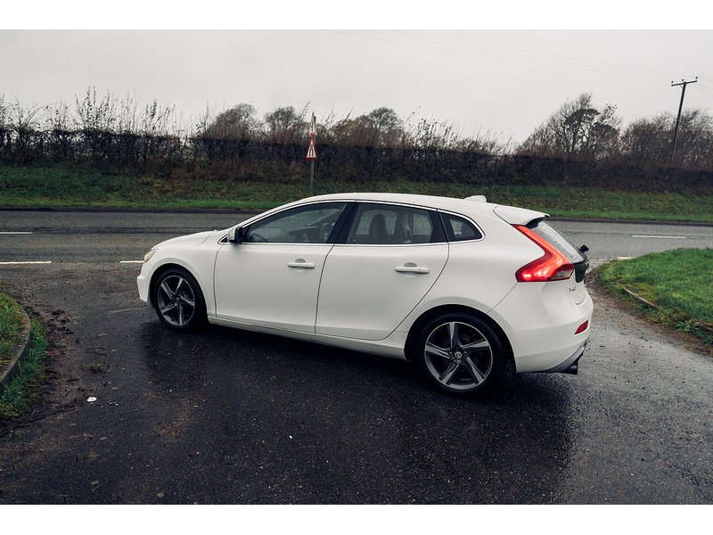 Volvo 1.6 D2 R-Design Hatchback 5dr Diesel Manual Euro 5 (s/s) (115 ps)