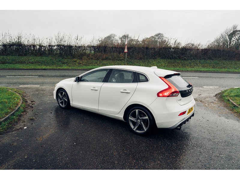 Volvo 1.6 D2 R-Design Hatchback 5dr Diesel Manual Euro 5 (s/s) (115 ps)