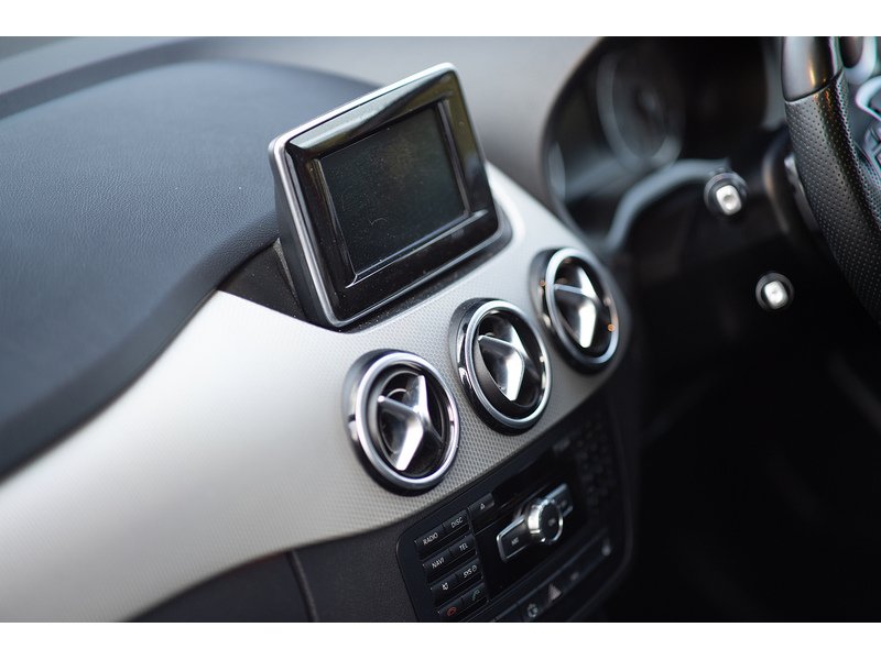 Mercedes-Benz 1.8 B200 CDI Sport MPV 5dr Diesel 7G-DCT Euro 5 (s/s) (136 ps)