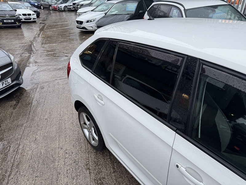 Skoda 1.6 TDI SE Tech Hatchback 5dr Diesel Manual Euro 6 (s/s) (115 ps)