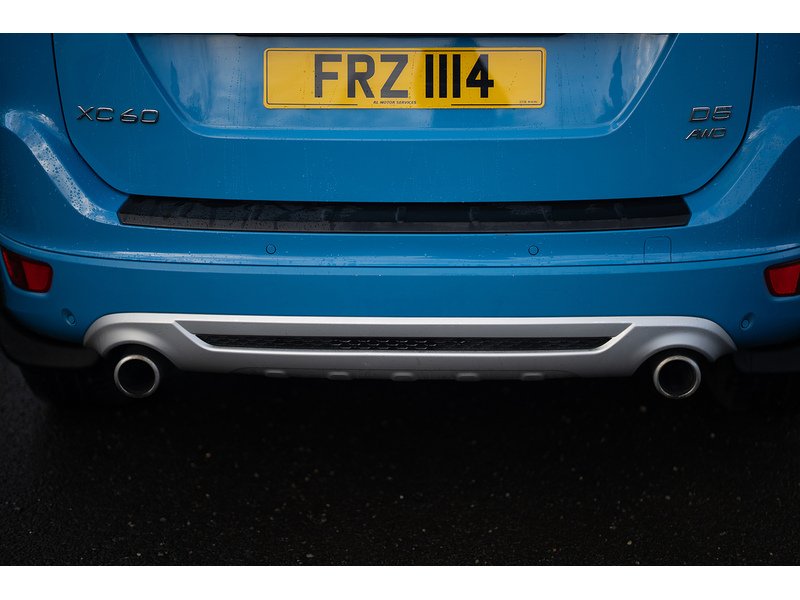 Volvo 2.4 D5 R-Design SUV 5dr Diesel Geartronic AWD Euro 5 (215 ps)