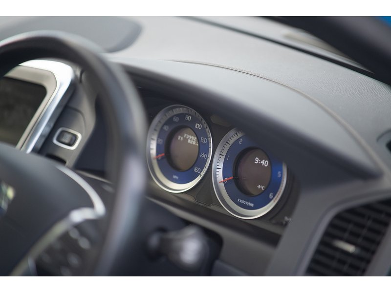 Volvo 2.4 D5 R-Design SUV 5dr Diesel Geartronic AWD Euro 5 (215 ps)