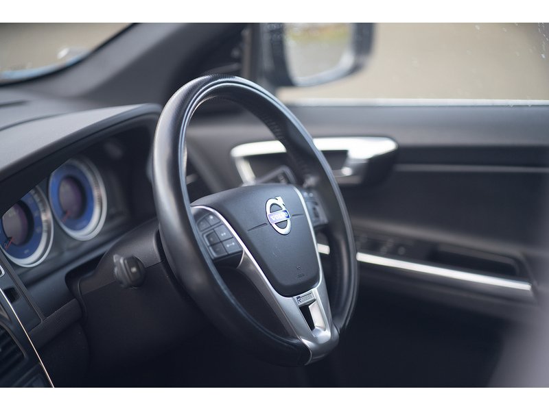 Volvo 2.4 D5 R-Design SUV 5dr Diesel Geartronic AWD Euro 5 (215 ps)