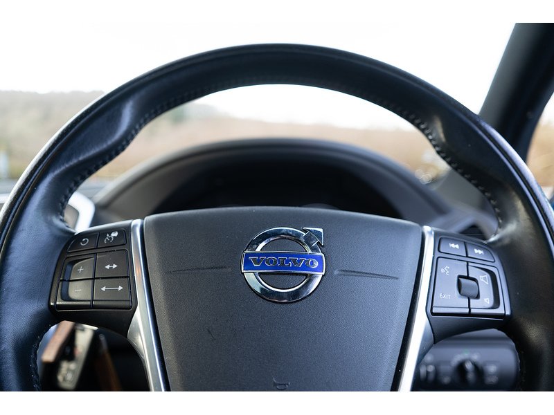 Volvo 2.4 D5 R-Design SUV 5dr Diesel Geartronic AWD Euro 5 (215 ps)