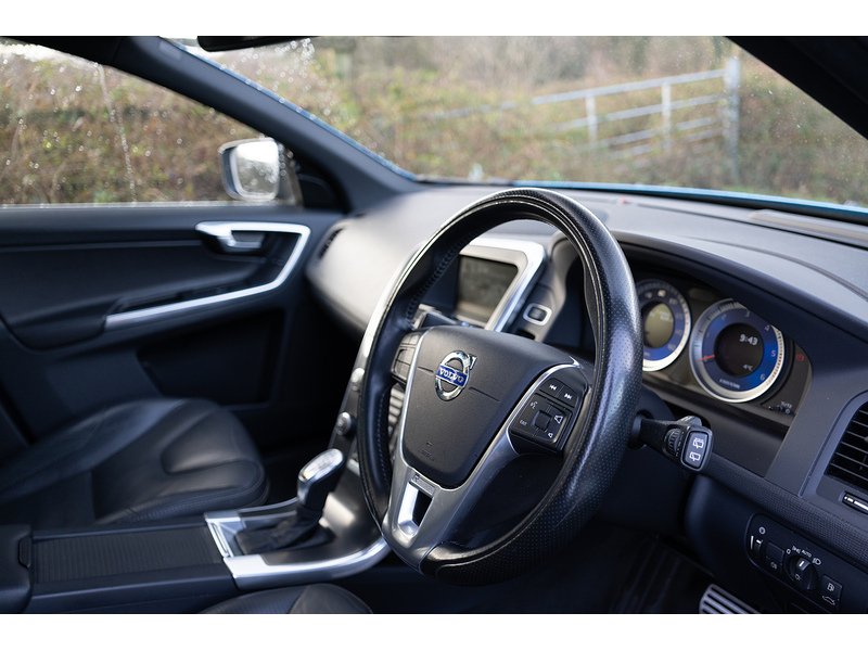Volvo 2.4 D5 R-Design SUV 5dr Diesel Geartronic AWD Euro 5 (215 ps)