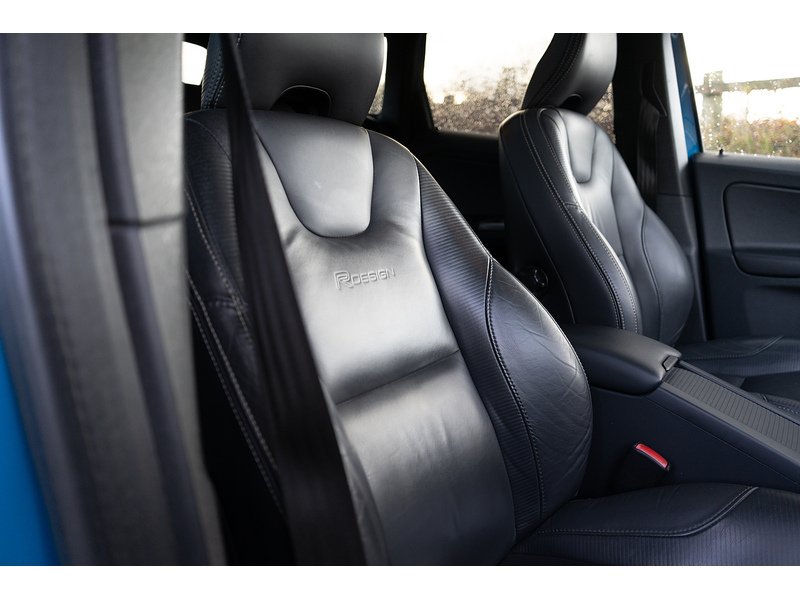 Volvo 2.4 D5 R-Design SUV 5dr Diesel Geartronic AWD Euro 5 (215 ps)