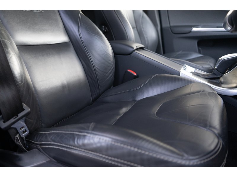 Volvo 2.4 D5 R-Design SUV 5dr Diesel Geartronic AWD Euro 5 (215 ps)