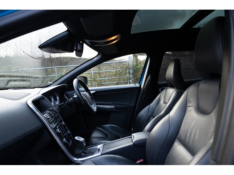 Volvo 2.4 D5 R-Design SUV 5dr Diesel Geartronic AWD Euro 5 (215 ps)