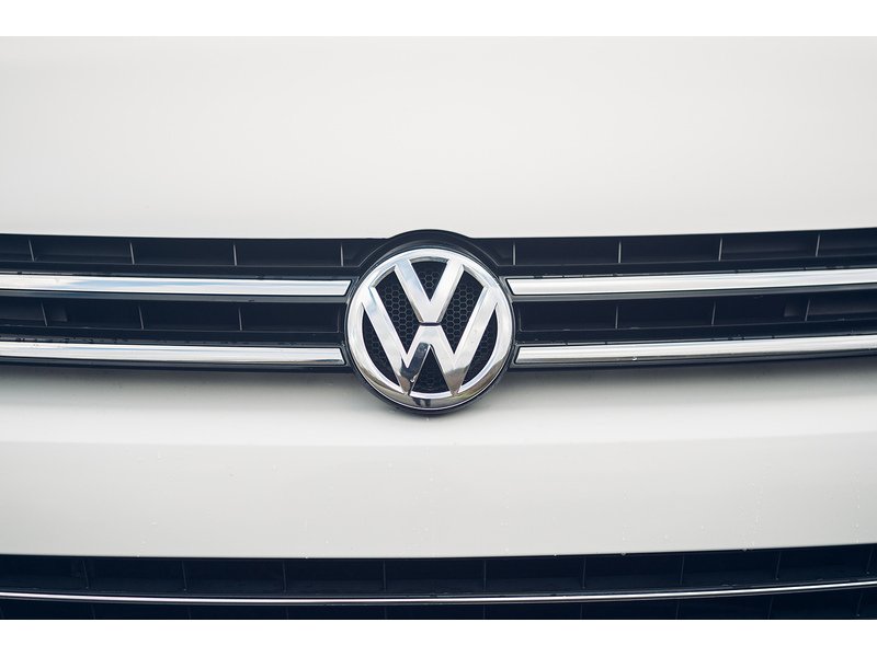 Volkswagen 3.0 TDI V6 BlueMotion Tech R-Line SUV 5dr Diesel Tiptronic 4WD Euro 5 (s/s) (245 ps)