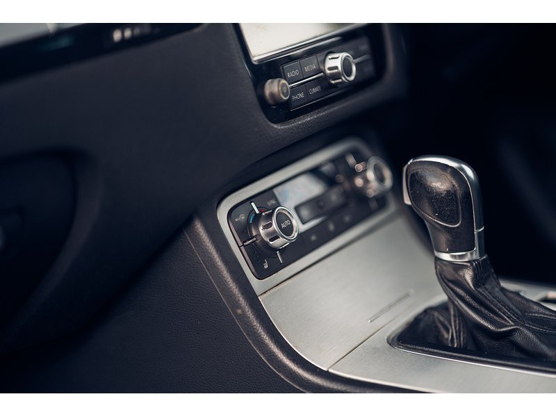 Volkswagen 3.0 TDI V6 BlueMotion Tech R-Line SUV 5dr Diesel Tiptronic 4WD Euro 5 (s/s) (245 ps)