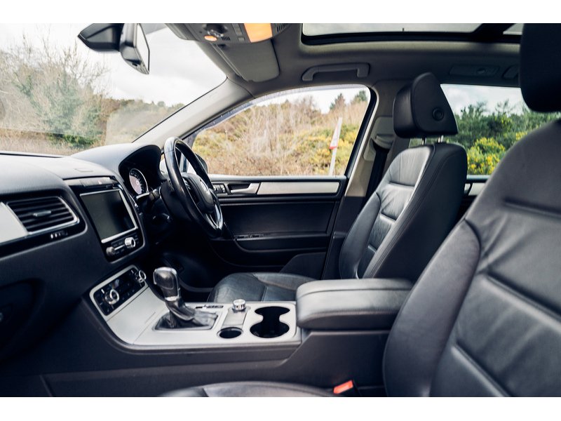 Volkswagen 3.0 TDI V6 BlueMotion Tech R-Line SUV 5dr Diesel Tiptronic 4WD Euro 5 (s/s) (245 ps)