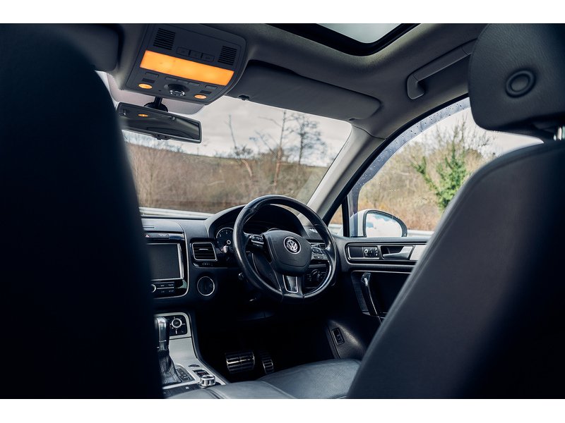 Volkswagen 3.0 TDI V6 BlueMotion Tech R-Line SUV 5dr Diesel Tiptronic 4WD Euro 5 (s/s) (245 ps)