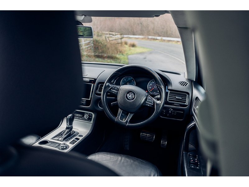 Volkswagen 3.0 TDI V6 BlueMotion Tech R-Line SUV 5dr Diesel Tiptronic 4WD Euro 5 (s/s) (245 ps)
