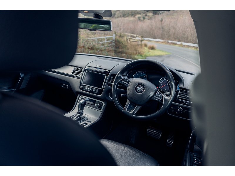 Volkswagen 3.0 TDI V6 BlueMotion Tech R-Line SUV 5dr Diesel Tiptronic 4WD Euro 5 (s/s) (245 ps)