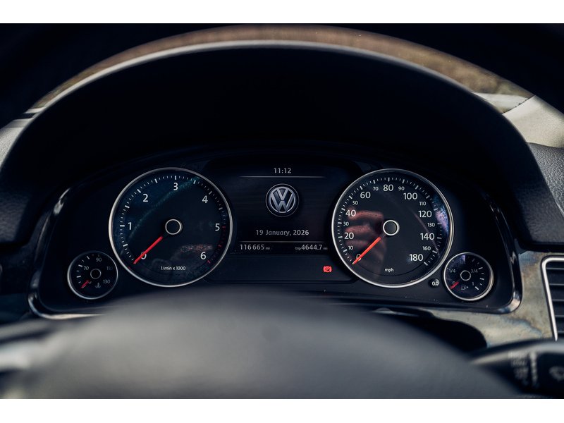 Volkswagen 3.0 TDI V6 BlueMotion Tech R-Line SUV 5dr Diesel Tiptronic 4WD Euro 5 (s/s) (245 ps)