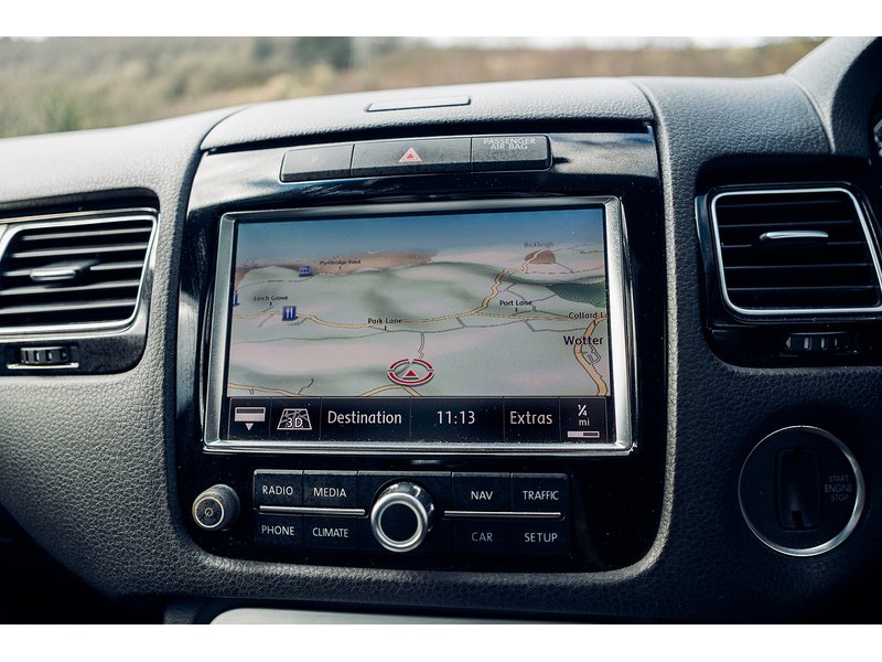 Volkswagen 3.0 TDI V6 BlueMotion Tech R-Line SUV 5dr Diesel Tiptronic 4WD Euro 5 (s/s) (245 ps)