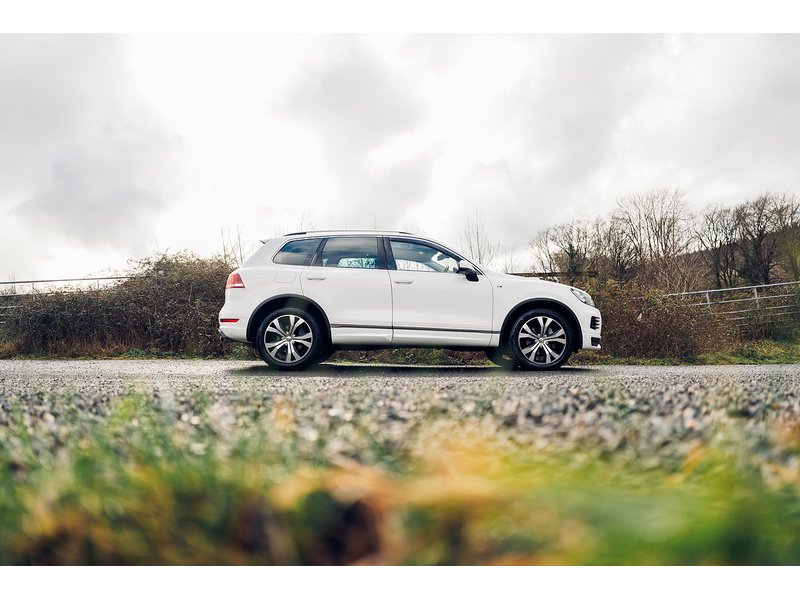 Volkswagen 3.0 TDI V6 BlueMotion Tech R-Line SUV 5dr Diesel Tiptronic 4WD Euro 5 (s/s) (245 ps)