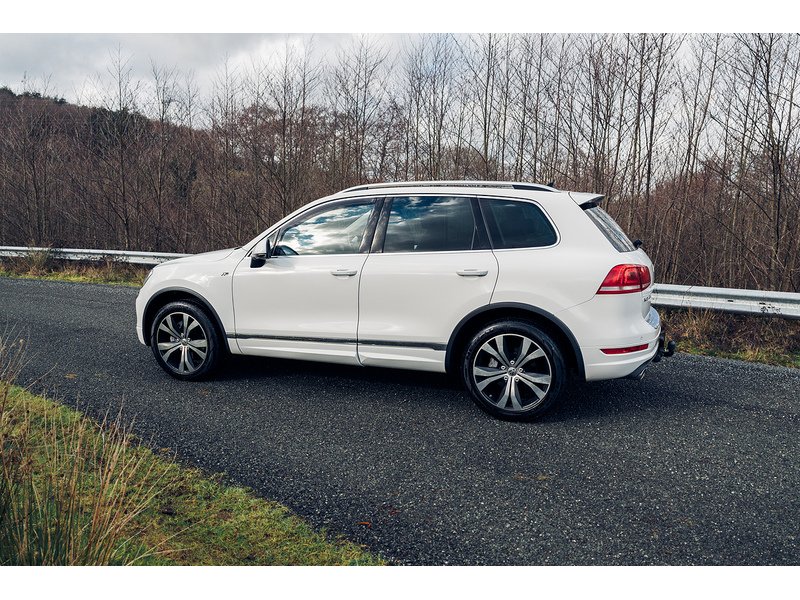 Volkswagen 3.0 TDI V6 BlueMotion Tech R-Line SUV 5dr Diesel Tiptronic 4WD Euro 5 (s/s) (245 ps)