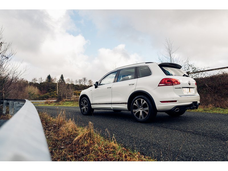 Volkswagen 3.0 TDI V6 BlueMotion Tech R-Line SUV 5dr Diesel Tiptronic 4WD Euro 5 (s/s) (245 ps)