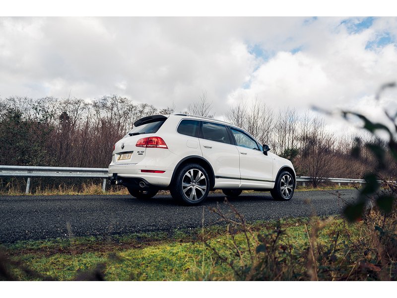 Volkswagen 3.0 TDI V6 BlueMotion Tech R-Line SUV 5dr Diesel Tiptronic 4WD Euro 5 (s/s) (245 ps)