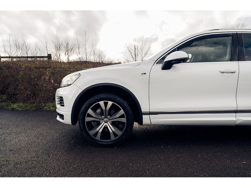 Volkswagen 3.0 TDI V6 BlueMotion Tech R-Line SUV 5dr Diesel Tiptronic 4WD Euro 5 (s/s) (245 ps)