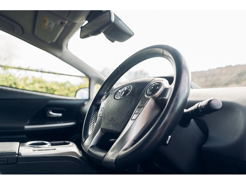 Toyota 1.8 VVT-h Icon MPV 5dr Petrol Hybrid CVT Euro 6 (s/s) (136 ps)