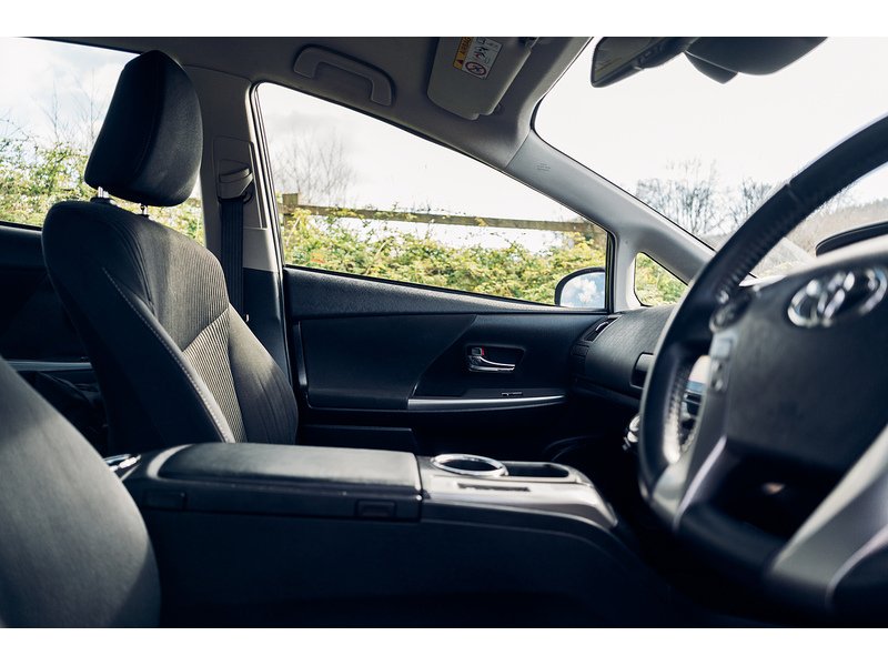 Toyota 1.8 VVT-h Icon MPV 5dr Petrol Hybrid CVT Euro 6 (s/s) (136 ps)