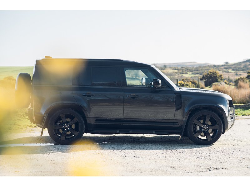 Land Rover 3.0 D300 MHEV X-Dynamic HSE Hard Top SUV 5dr Diesel Auto 4WD MWB Euro 6 (s/s) (300 ps)