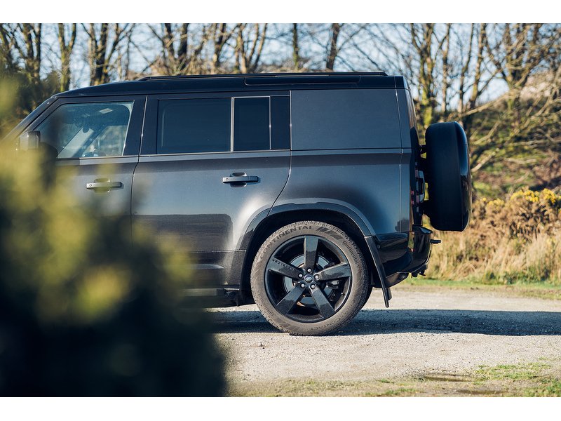 Land Rover 3.0 D300 MHEV X-Dynamic HSE Hard Top SUV 5dr Diesel Auto 4WD MWB Euro 6 (s/s) (300 ps)